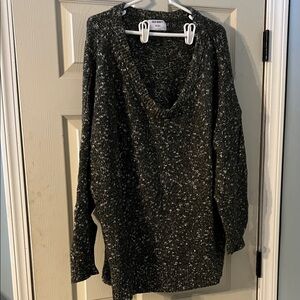 Old Navy Olive Green and White Knit Pullover